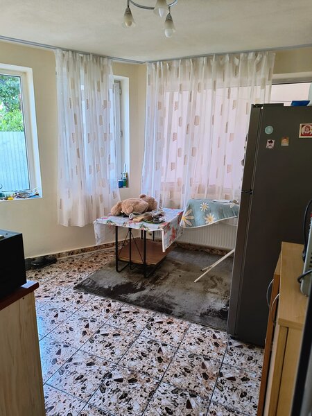 Zetari Inchiriez casa,