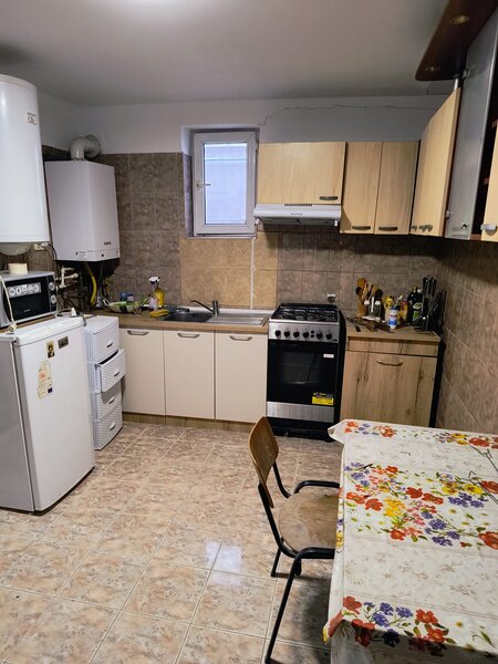Zetari Inchiriez casa,