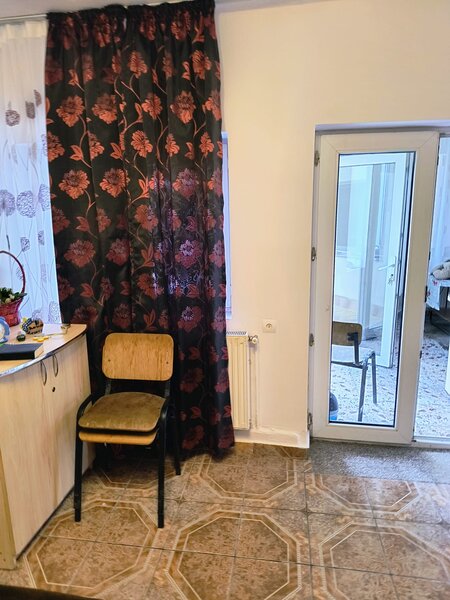 Zetari Inchiriez casa,