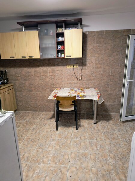 Zetari Inchiriez casa,